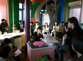 鈴木健さん（右）と森田真生さん（左）